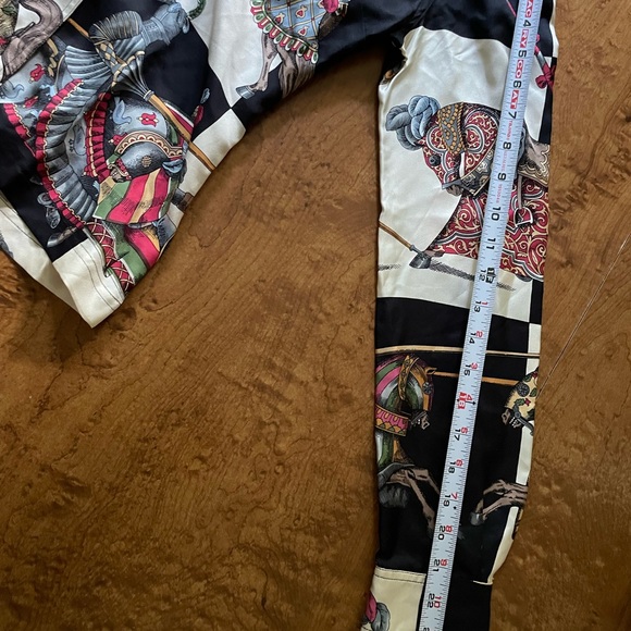 Blouse size 2 WATHNE measurements in pictures. It’s silk - Picture 7 of 9